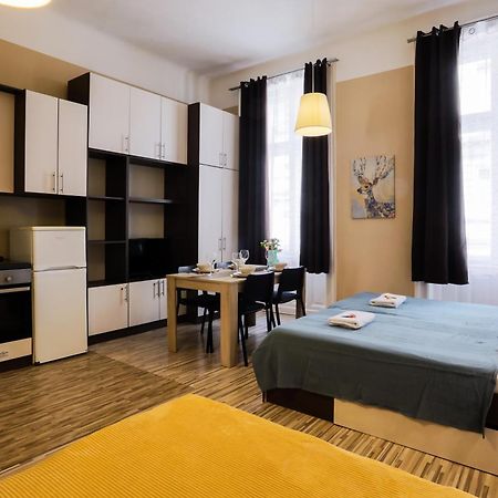 East Station Apartments Budapest Bagian luar foto