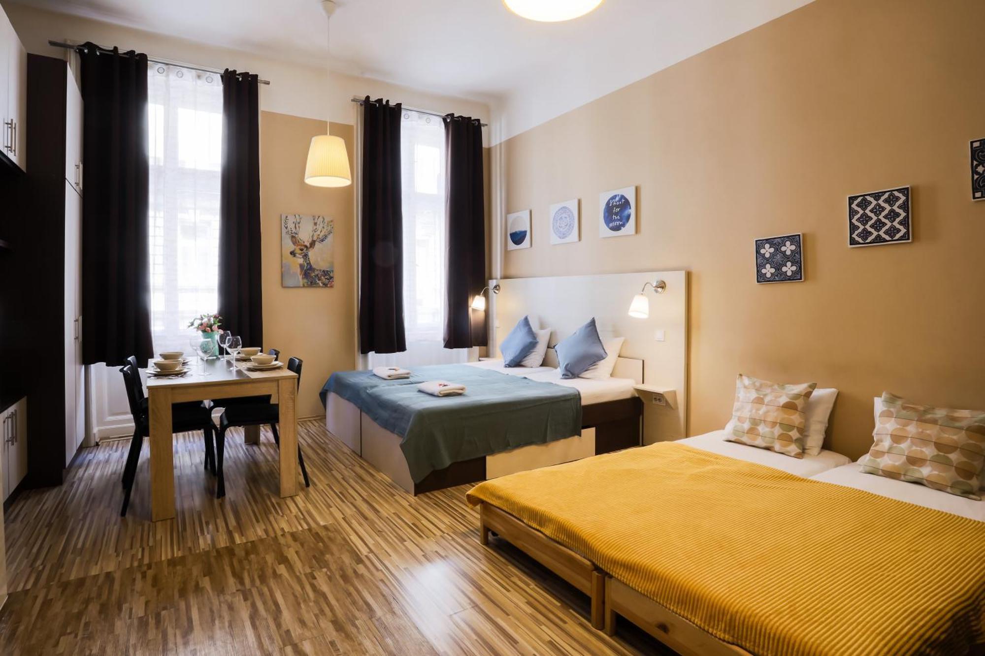 East Station Apartments Budapest Bagian luar foto