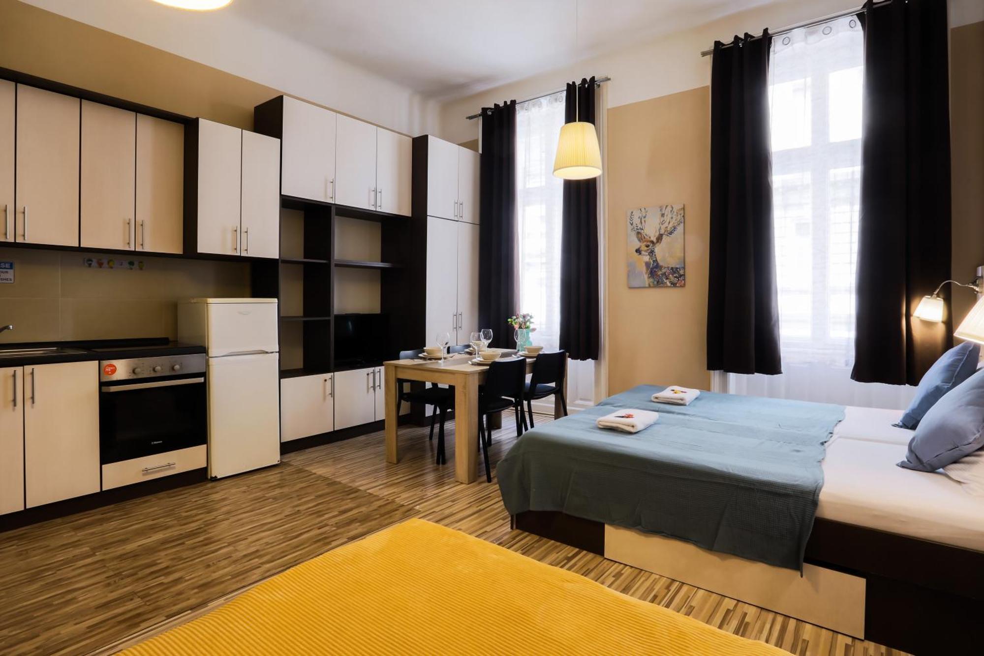 East Station Apartments Budapest Bagian luar foto