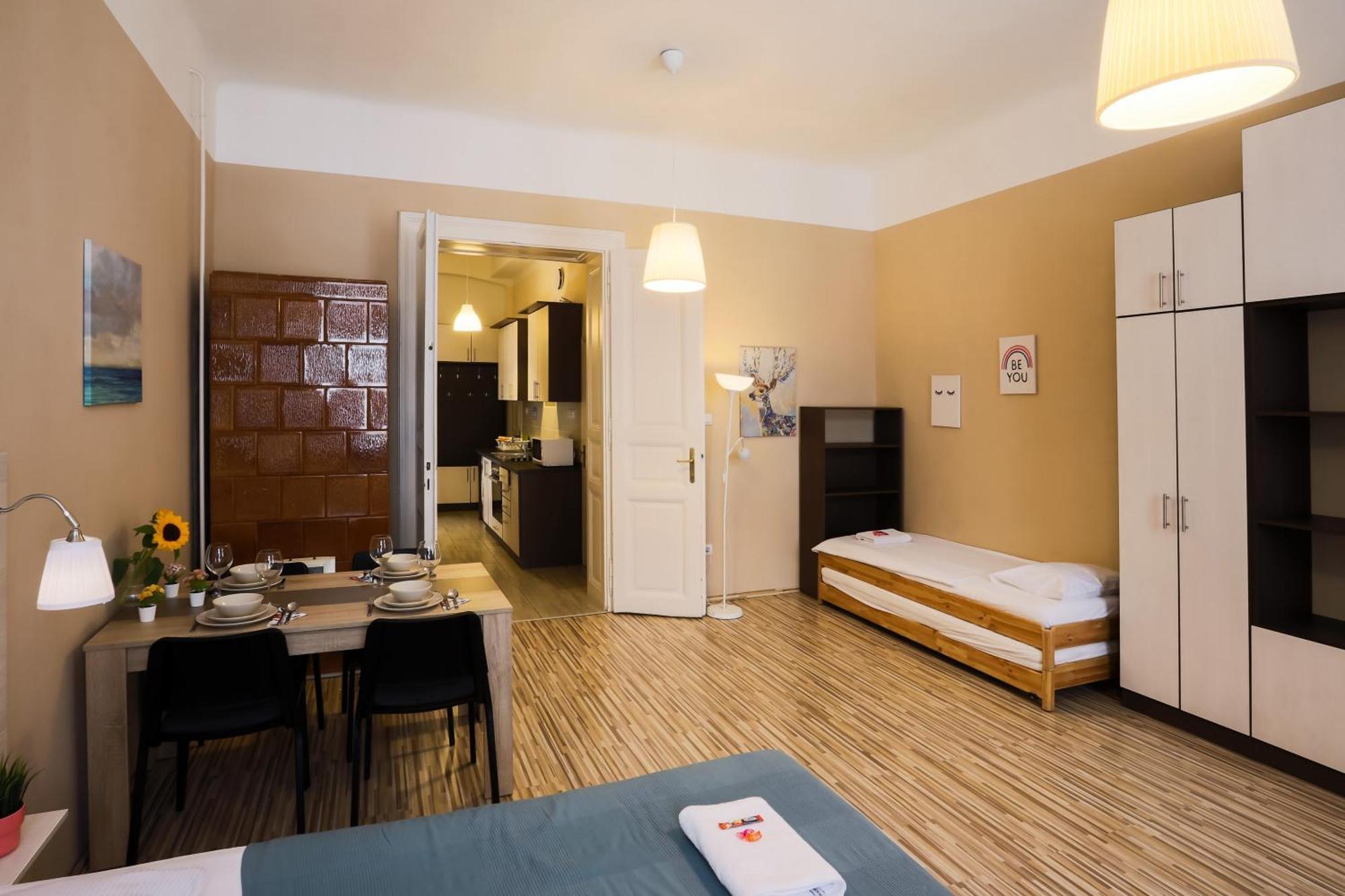 East Station Apartments Budapest Bagian luar foto