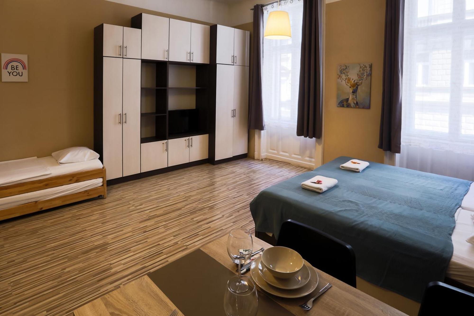 East Station Apartments Budapest Bagian luar foto