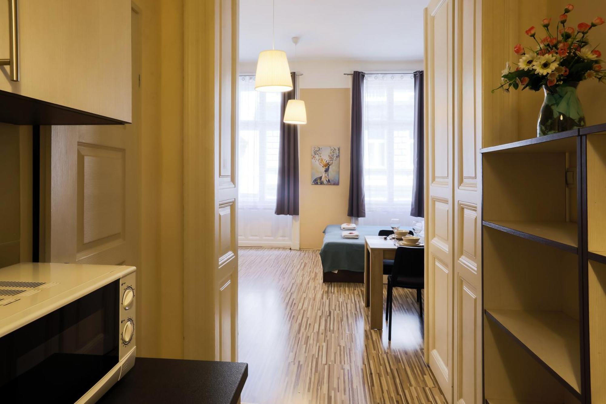 East Station Apartments Budapest Bagian luar foto