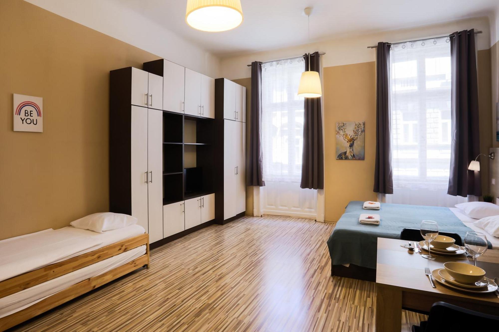 East Station Apartments Budapest Bagian luar foto
