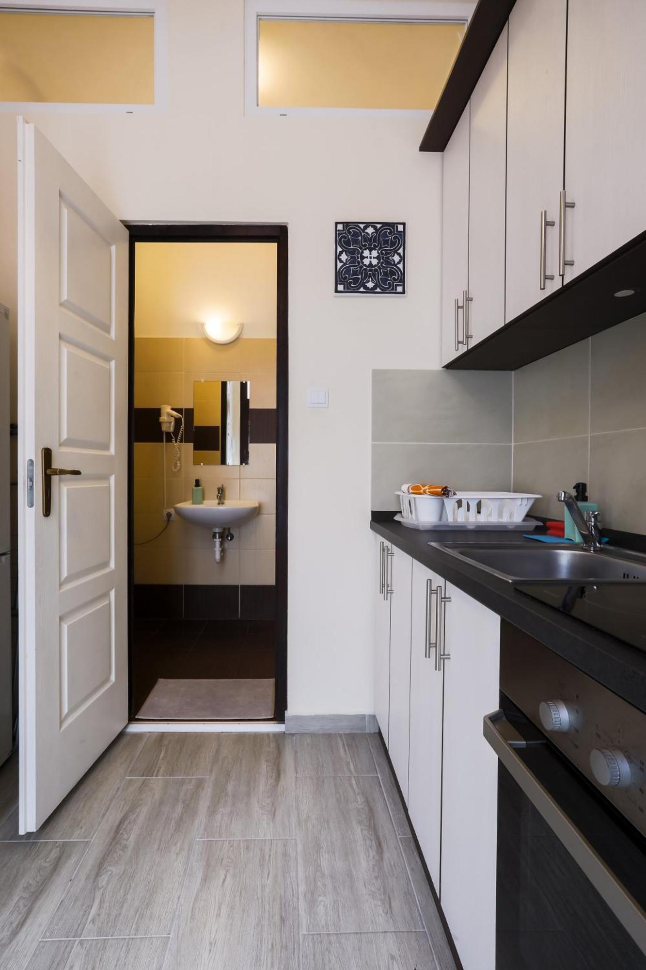 East Station Apartments Budapest Bagian luar foto