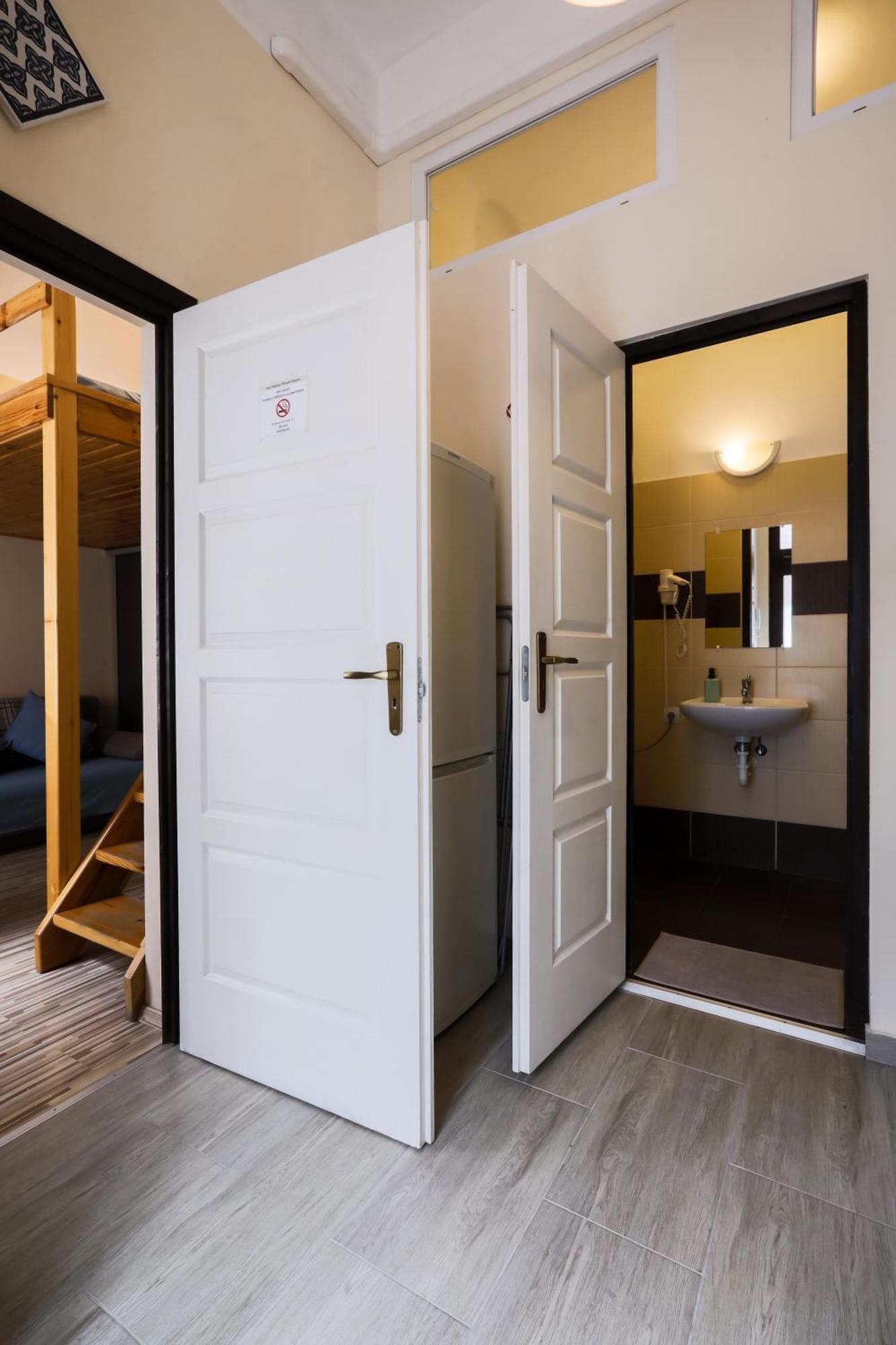East Station Apartments Budapest Bagian luar foto